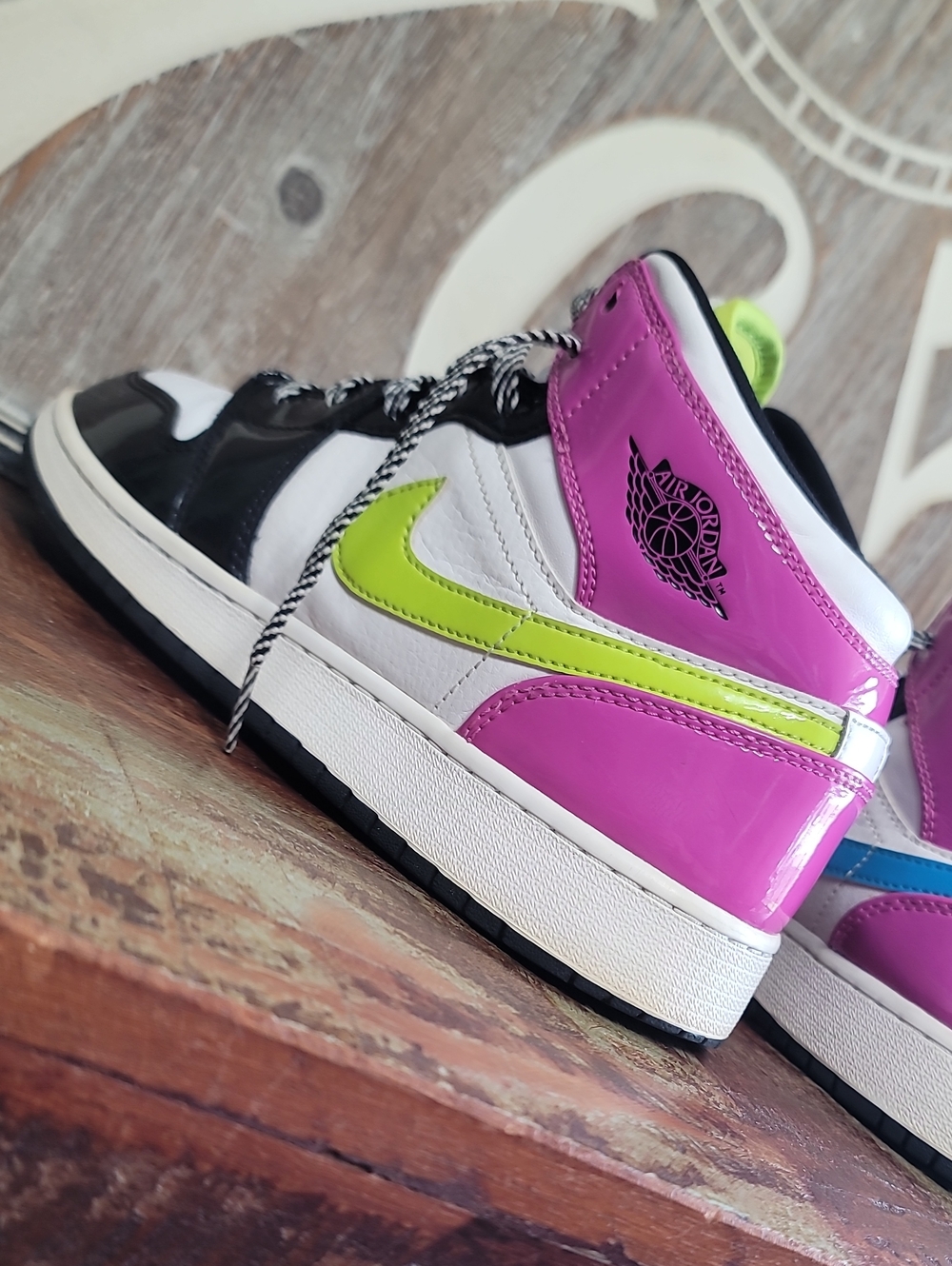 Nike Air Jordan 1 Mid SE "Cyber Active Fuchsia" Wmns 8, Good Condition. - Picture 11 of 16